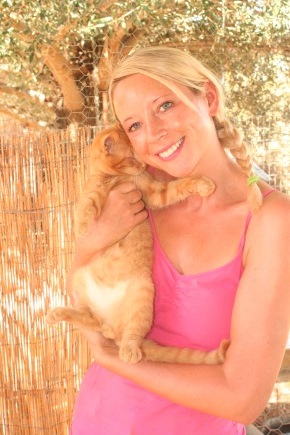 Volunteer extraordinaire Melissa Beamish with a friend at ARK / Photo: Katerina Lorenzatos Makris